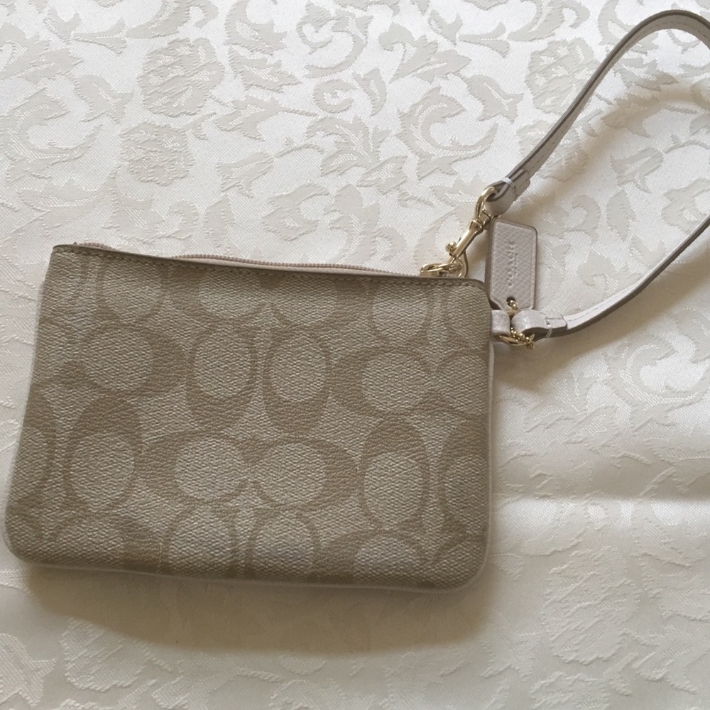 💖Coach Wristlet💖 - Picture 3 of 3